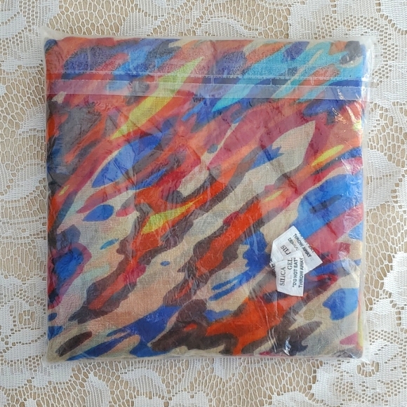 Polyester Scraf Penelope Ann Drees Me up in Paris Multi colors 75" x 43" NEW - Picture 4 of 5